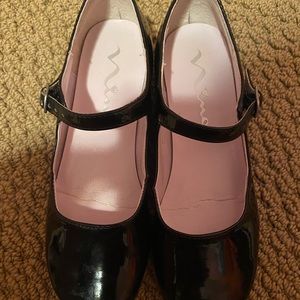 Mia girl’s patent leather dress shoes